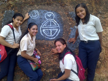 Reina, Ana, y Yuleidy.